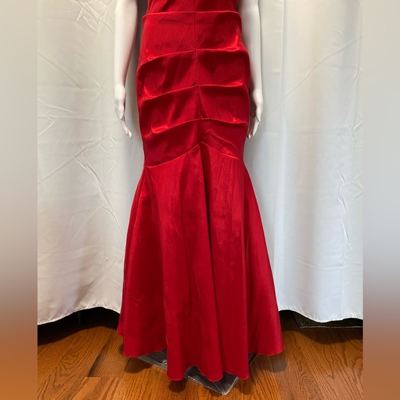 Nina Ferre Women’s Evening Gown - Picture 6 of 14